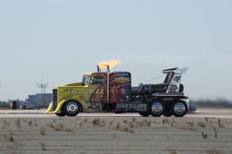  Peterbilt ShockWave Jet Truck 2006 года  (фото 4 из 13)